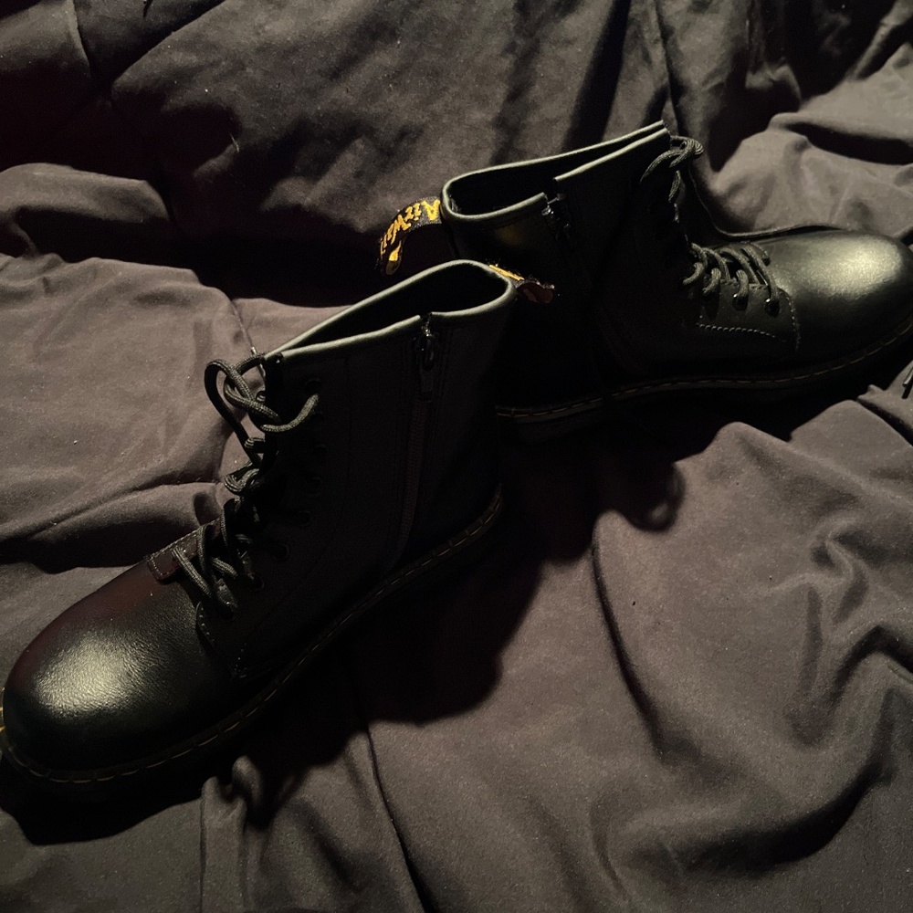 Doc Martens - Picture 2 of 3